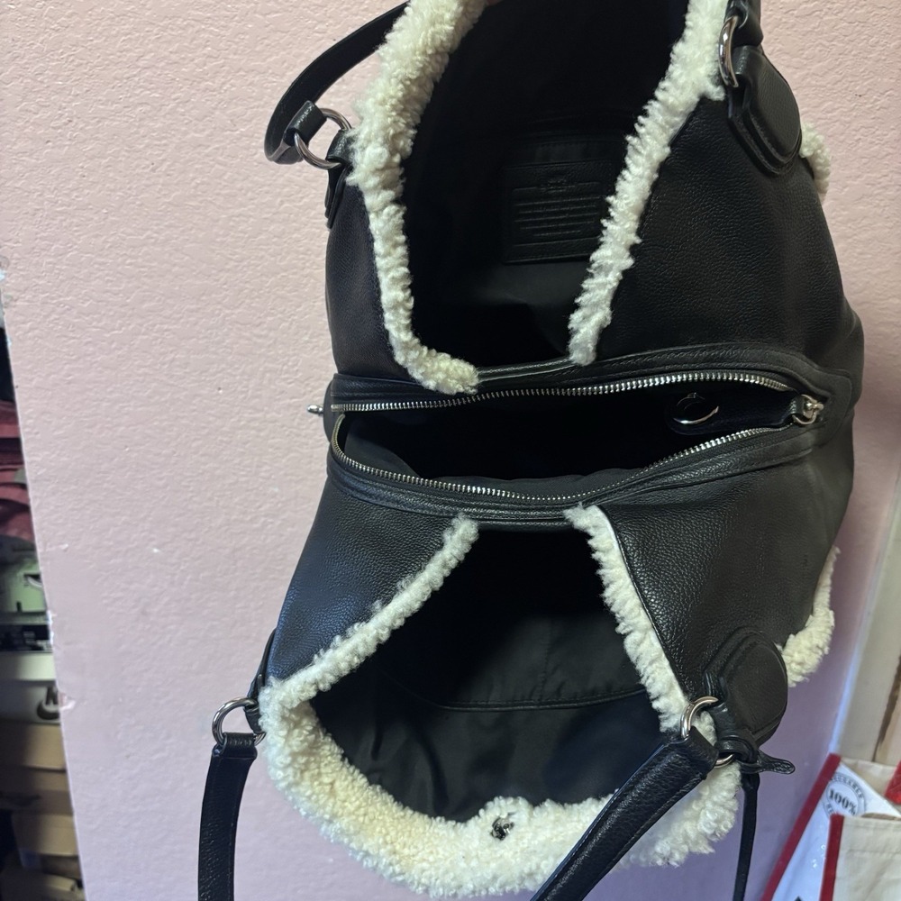 COACH Edie 31 Black Pebble Leather Shoulder Bag Shearling Fur Trim Hobo Tote - Picture 8 of 10
